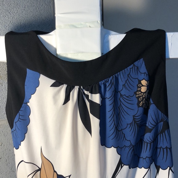 Stylish tank top by CDW Creative Design Works, Inc. Medium lightweight, tank top - Picture 3 of 9